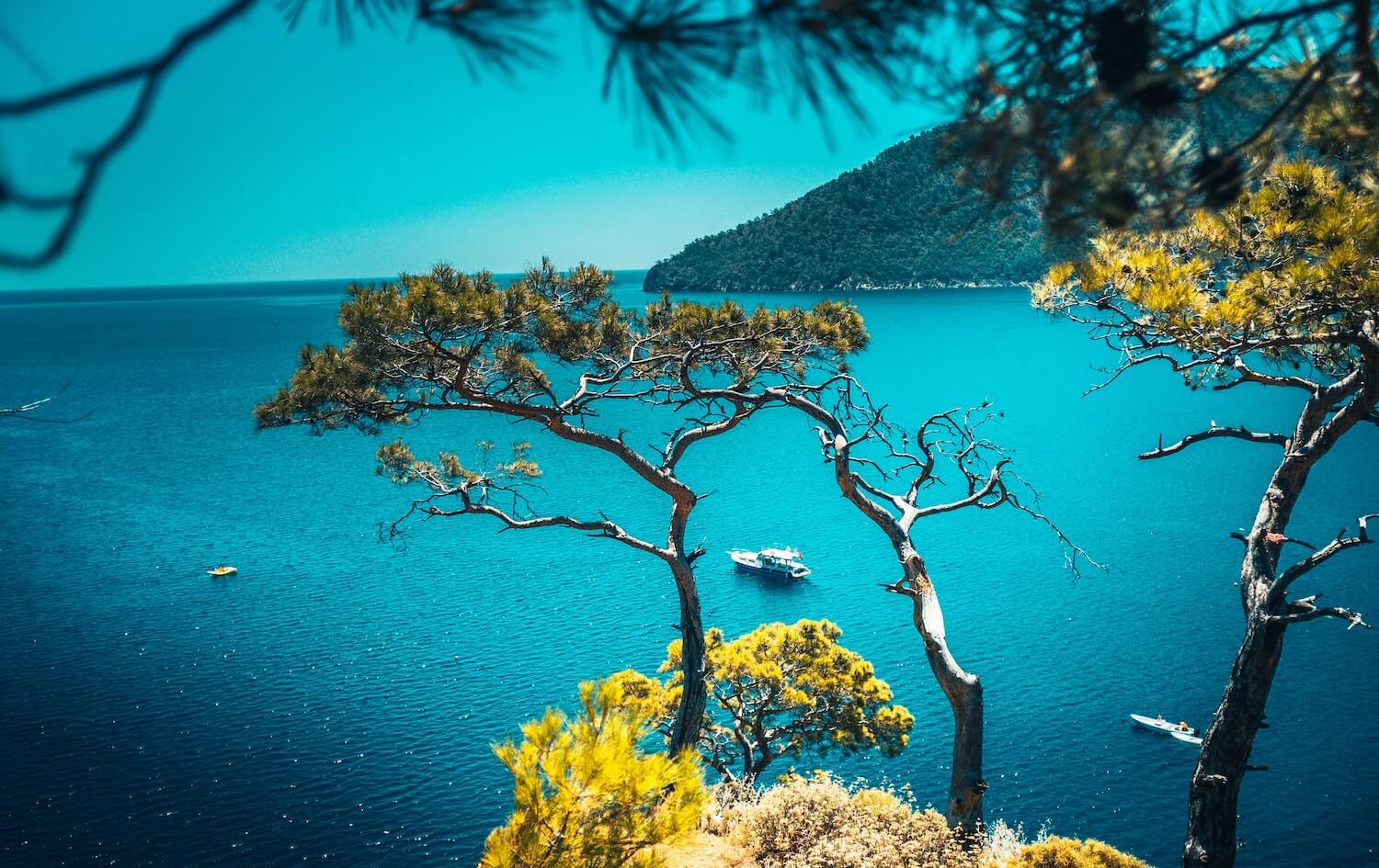 Mer Méditerranée by Raimond Klavins - unsplash
